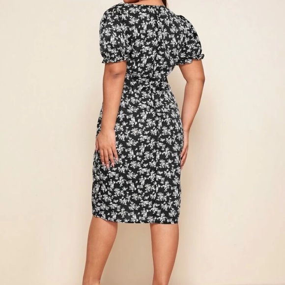 Plus Sweetheart Neck Split Hem Floral Dress - Picture 2 of 5